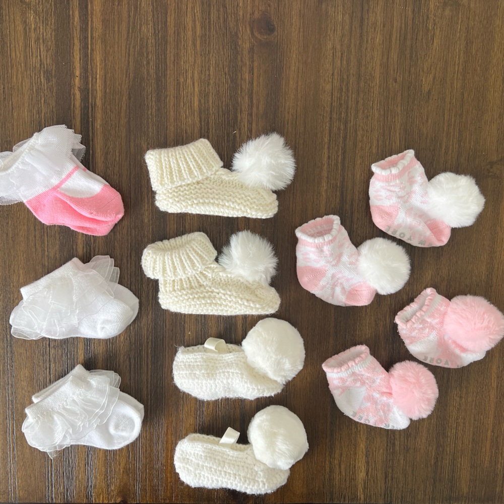 BABY GIRL SOCK AND BOOTIE SET CUTE FASHIONABLE FALL BALLERINA POM POM SOCKS